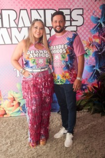 
<a style='margin-left: 5px;' class='btn btn-xs btn-social btn-facebook' href='https://www.facebook.com/sharer/sharer.php?u=https://galeramix.s01.web.getmuller.com.br/imagem/a159/800-800-90/conteudo/site_galerias/159/grandes-amigos-tijucas-clube-36.jpg' rel='popup' data-width='500' data-height='400'><i class='fa fa-facebook'></i>Compartilhar <span class='hidden-xs'>no Facebook</span>
</a> 
<a class='btn btn-default btn-xs' target='_blank' href='imagem/a159/800-800-90/conteudo/site_galerias/159/grandes-amigos-tijucas-clube-36.jpg'>
<span class='glyphicon glyphicon-cloud-download'></span> Salvar
</a>
