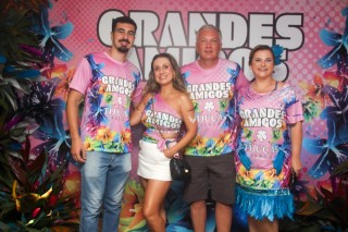 
<a style='margin-left: 5px;' class='btn btn-xs btn-social btn-facebook' href='https://www.facebook.com/sharer/sharer.php?u=https://galeramix.s01.web.getmuller.com.br/imagem/a159/800-800-90/conteudo/site_galerias/159/grandes-amigos-tijucas-clube-38.jpg' rel='popup' data-width='500' data-height='400'><i class='fa fa-facebook'></i>Compartilhar <span class='hidden-xs'>no Facebook</span>
</a> 
<a class='btn btn-default btn-xs' target='_blank' href='imagem/a159/800-800-90/conteudo/site_galerias/159/grandes-amigos-tijucas-clube-38.jpg'>
<span class='glyphicon glyphicon-cloud-download'></span> Salvar
</a>
