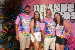 
<a style='margin-left: 5px;' class='btn btn-xs btn-social btn-facebook' href='https://www.facebook.com/sharer/sharer.php?u=https://galeramix.s01.web.getmuller.com.br/imagem/a159/800-800-90/conteudo/site_galerias/159/grandes-amigos-tijucas-clube-4.jpg' rel='popup' data-width='500' data-height='400'><i class='fa fa-facebook'></i>Compartilhar <span class='hidden-xs'>no Facebook</span>
</a> 
<a class='btn btn-default btn-xs' target='_blank' href='imagem/a159/800-800-90/conteudo/site_galerias/159/grandes-amigos-tijucas-clube-4.jpg'>
<span class='glyphicon glyphicon-cloud-download'></span> Salvar
</a>
