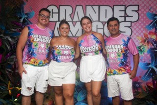 
<a style='margin-left: 5px;' class='btn btn-xs btn-social btn-facebook' href='https://www.facebook.com/sharer/sharer.php?u=https://galeramix.s01.web.getmuller.com.br/imagem/a159/800-800-90/conteudo/site_galerias/159/grandes-amigos-tijucas-clube-41.jpg' rel='popup' data-width='500' data-height='400'><i class='fa fa-facebook'></i>Compartilhar <span class='hidden-xs'>no Facebook</span>
</a> 
<a class='btn btn-default btn-xs' target='_blank' href='imagem/a159/800-800-90/conteudo/site_galerias/159/grandes-amigos-tijucas-clube-41.jpg'>
<span class='glyphicon glyphicon-cloud-download'></span> Salvar
</a>
