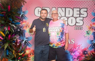 
<a style='margin-left: 5px;' class='btn btn-xs btn-social btn-facebook' href='https://www.facebook.com/sharer/sharer.php?u=https://galeramix.s01.web.getmuller.com.br/imagem/a159/800-800-90/conteudo/site_galerias/159/grandes-amigos-tijucas-clube-42.jpg' rel='popup' data-width='500' data-height='400'><i class='fa fa-facebook'></i>Compartilhar <span class='hidden-xs'>no Facebook</span>
</a> 
<a class='btn btn-default btn-xs' target='_blank' href='imagem/a159/800-800-90/conteudo/site_galerias/159/grandes-amigos-tijucas-clube-42.jpg'>
<span class='glyphicon glyphicon-cloud-download'></span> Salvar
</a>
