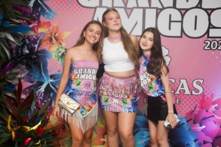 
<a style='margin-left: 5px;' class='btn btn-xs btn-social btn-facebook' href='https://www.facebook.com/sharer/sharer.php?u=https://galeramix.s01.web.getmuller.com.br/imagem/a159/800-800-90/conteudo/site_galerias/159/grandes-amigos-tijucas-clube-43.jpg' rel='popup' data-width='500' data-height='400'><i class='fa fa-facebook'></i>Compartilhar <span class='hidden-xs'>no Facebook</span>
</a> 
<a class='btn btn-default btn-xs' target='_blank' href='imagem/a159/800-800-90/conteudo/site_galerias/159/grandes-amigos-tijucas-clube-43.jpg'>
<span class='glyphicon glyphicon-cloud-download'></span> Salvar
</a>
