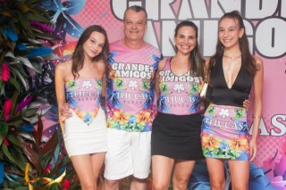 
<a style='margin-left: 5px;' class='btn btn-xs btn-social btn-facebook' href='https://www.facebook.com/sharer/sharer.php?u=https://galeramix.s01.web.getmuller.com.br/imagem/a159/800-800-90/conteudo/site_galerias/159/grandes-amigos-tijucas-clube-47.jpg' rel='popup' data-width='500' data-height='400'><i class='fa fa-facebook'></i>Compartilhar <span class='hidden-xs'>no Facebook</span>
</a> 
<a class='btn btn-default btn-xs' target='_blank' href='imagem/a159/800-800-90/conteudo/site_galerias/159/grandes-amigos-tijucas-clube-47.jpg'>
<span class='glyphicon glyphicon-cloud-download'></span> Salvar
</a>
