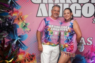 
<a style='margin-left: 5px;' class='btn btn-xs btn-social btn-facebook' href='https://www.facebook.com/sharer/sharer.php?u=https://galeramix.s01.web.getmuller.com.br/imagem/a159/800-800-90/conteudo/site_galerias/159/grandes-amigos-tijucas-clube-50.jpg' rel='popup' data-width='500' data-height='400'><i class='fa fa-facebook'></i>Compartilhar <span class='hidden-xs'>no Facebook</span>
</a> 
<a class='btn btn-default btn-xs' target='_blank' href='imagem/a159/800-800-90/conteudo/site_galerias/159/grandes-amigos-tijucas-clube-50.jpg'>
<span class='glyphicon glyphicon-cloud-download'></span> Salvar
</a>
