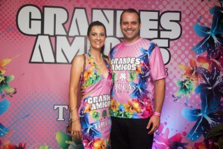 
<a style='margin-left: 5px;' class='btn btn-xs btn-social btn-facebook' href='https://www.facebook.com/sharer/sharer.php?u=https://galeramix.s01.web.getmuller.com.br/imagem/a159/800-800-90/conteudo/site_galerias/159/grandes-amigos-tijucas-clube-55.jpg' rel='popup' data-width='500' data-height='400'><i class='fa fa-facebook'></i>Compartilhar <span class='hidden-xs'>no Facebook</span>
</a> 
<a class='btn btn-default btn-xs' target='_blank' href='imagem/a159/800-800-90/conteudo/site_galerias/159/grandes-amigos-tijucas-clube-55.jpg'>
<span class='glyphicon glyphicon-cloud-download'></span> Salvar
</a>
