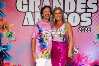 
<a style='margin-left: 5px;' class='btn btn-xs btn-social btn-facebook' href='https://www.facebook.com/sharer/sharer.php?u=https://galeramix.s01.web.getmuller.com.br/imagem/a159/800-800-90/conteudo/site_galerias/159/grandes-amigos-tijucas-clube-70.jpg' rel='popup' data-width='500' data-height='400'><i class='fa fa-facebook'></i>Compartilhar <span class='hidden-xs'>no Facebook</span>
</a> 
<a class='btn btn-default btn-xs' target='_blank' href='imagem/a159/800-800-90/conteudo/site_galerias/159/grandes-amigos-tijucas-clube-70.jpg'>
<span class='glyphicon glyphicon-cloud-download'></span> Salvar
</a>
