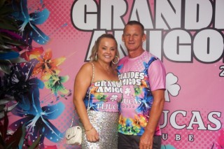 
<a style='margin-left: 5px;' class='btn btn-xs btn-social btn-facebook' href='https://www.facebook.com/sharer/sharer.php?u=https://galeramix.s01.web.getmuller.com.br/imagem/a159/800-800-90/conteudo/site_galerias/159/grandes-amigos-tijucas-clube-71.jpg' rel='popup' data-width='500' data-height='400'><i class='fa fa-facebook'></i>Compartilhar <span class='hidden-xs'>no Facebook</span>
</a> 
<a class='btn btn-default btn-xs' target='_blank' href='imagem/a159/800-800-90/conteudo/site_galerias/159/grandes-amigos-tijucas-clube-71.jpg'>
<span class='glyphicon glyphicon-cloud-download'></span> Salvar
</a>
