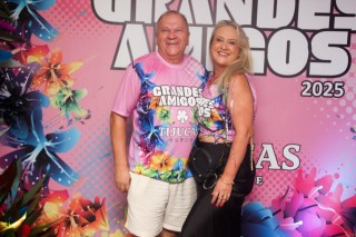 
<a style='margin-left: 5px;' class='btn btn-xs btn-social btn-facebook' href='https://www.facebook.com/sharer/sharer.php?u=https://galeramix.s01.web.getmuller.com.br/imagem/a159/800-800-90/conteudo/site_galerias/159/grandes-amigos-tijucas-clube-77.jpg' rel='popup' data-width='500' data-height='400'><i class='fa fa-facebook'></i>Compartilhar <span class='hidden-xs'>no Facebook</span>
</a> 
<a class='btn btn-default btn-xs' target='_blank' href='imagem/a159/800-800-90/conteudo/site_galerias/159/grandes-amigos-tijucas-clube-77.jpg'>
<span class='glyphicon glyphicon-cloud-download'></span> Salvar
</a>
