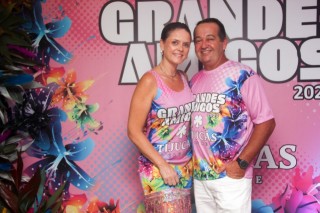 
<a style='margin-left: 5px;' class='btn btn-xs btn-social btn-facebook' href='https://www.facebook.com/sharer/sharer.php?u=https://galeramix.s01.web.getmuller.com.br/imagem/a159/800-800-90/conteudo/site_galerias/159/grandes-amigos-tijucas-clube-78.jpg' rel='popup' data-width='500' data-height='400'><i class='fa fa-facebook'></i>Compartilhar <span class='hidden-xs'>no Facebook</span>
</a> 
<a class='btn btn-default btn-xs' target='_blank' href='imagem/a159/800-800-90/conteudo/site_galerias/159/grandes-amigos-tijucas-clube-78.jpg'>
<span class='glyphicon glyphicon-cloud-download'></span> Salvar
</a>
