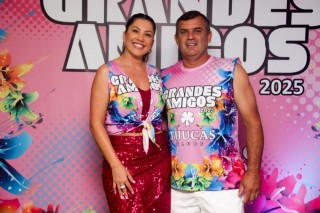 
<a style='margin-left: 5px;' class='btn btn-xs btn-social btn-facebook' href='https://www.facebook.com/sharer/sharer.php?u=https://galeramix.s01.web.getmuller.com.br/imagem/a159/800-800-90/conteudo/site_galerias/159/grandes-amigos-tijucas-clube-82.jpg' rel='popup' data-width='500' data-height='400'><i class='fa fa-facebook'></i>Compartilhar <span class='hidden-xs'>no Facebook</span>
</a> 
<a class='btn btn-default btn-xs' target='_blank' href='imagem/a159/800-800-90/conteudo/site_galerias/159/grandes-amigos-tijucas-clube-82.jpg'>
<span class='glyphicon glyphicon-cloud-download'></span> Salvar
</a>
