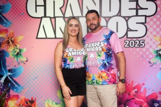 
<a style='margin-left: 5px;' class='btn btn-xs btn-social btn-facebook' href='https://www.facebook.com/sharer/sharer.php?u=https://galeramix.s01.web.getmuller.com.br/imagem/a159/800-800-90/conteudo/site_galerias/159/grandes-amigos-tijucas-clube-9.jpg' rel='popup' data-width='500' data-height='400'><i class='fa fa-facebook'></i>Compartilhar <span class='hidden-xs'>no Facebook</span>
</a> 
<a class='btn btn-default btn-xs' target='_blank' href='imagem/a159/800-800-90/conteudo/site_galerias/159/grandes-amigos-tijucas-clube-9.jpg'>
<span class='glyphicon glyphicon-cloud-download'></span> Salvar
</a>
