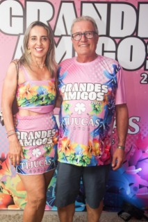 
<a style='margin-left: 5px;' class='btn btn-xs btn-social btn-facebook' href='https://www.facebook.com/sharer/sharer.php?u=https://galeramix.s01.web.getmuller.com.br/imagem/a159/800-800-90/conteudo/site_galerias/159/grandes-amigos-tijucas-clube-95.jpg' rel='popup' data-width='500' data-height='400'><i class='fa fa-facebook'></i>Compartilhar <span class='hidden-xs'>no Facebook</span>
</a> 
<a class='btn btn-default btn-xs' target='_blank' href='imagem/a159/800-800-90/conteudo/site_galerias/159/grandes-amigos-tijucas-clube-95.jpg'>
<span class='glyphicon glyphicon-cloud-download'></span> Salvar
</a>
