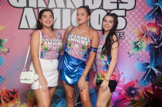 
<a style='margin-left: 5px;' class='btn btn-xs btn-social btn-facebook' href='https://www.facebook.com/sharer/sharer.php?u=https://galeramix.s01.web.getmuller.com.br/imagem/a159/800-800-90/conteudo/site_galerias/159/grandes-amigos-tijucas-clube-97.jpg' rel='popup' data-width='500' data-height='400'><i class='fa fa-facebook'></i>Compartilhar <span class='hidden-xs'>no Facebook</span>
</a> 
<a class='btn btn-default btn-xs' target='_blank' href='imagem/a159/800-800-90/conteudo/site_galerias/159/grandes-amigos-tijucas-clube-97.jpg'>
<span class='glyphicon glyphicon-cloud-download'></span> Salvar
</a>
