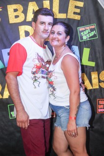 
<a style='margin-left: 5px;' class='btn btn-xs btn-social btn-facebook' href='https://www.facebook.com/sharer/sharer.php?u=https://galeramix.s01.web.getmuller.com.br/imagem/a16/800-800-90/conteudo/site_galerias/16/img1701.jpg' rel='popup' data-width='500' data-height='400'><i class='fa fa-facebook'></i>Compartilhar <span class='hidden-xs'>no Facebook</span>
</a> 
<a class='btn btn-default btn-xs' target='_blank' href='imagem/a16/800-800-90/conteudo/site_galerias/16/img1701.jpg'>
<span class='glyphicon glyphicon-cloud-download'></span> Salvar
</a>
