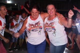 
<a style='margin-left: 5px;' class='btn btn-xs btn-social btn-facebook' href='https://www.facebook.com/sharer/sharer.php?u=https://galeramix.s01.web.getmuller.com.br/imagem/a16/800-800-90/conteudo/site_galerias/16/img1780.jpg' rel='popup' data-width='500' data-height='400'><i class='fa fa-facebook'></i>Compartilhar <span class='hidden-xs'>no Facebook</span>
</a> 
<a class='btn btn-default btn-xs' target='_blank' href='imagem/a16/800-800-90/conteudo/site_galerias/16/img1780.jpg'>
<span class='glyphicon glyphicon-cloud-download'></span> Salvar
</a>
