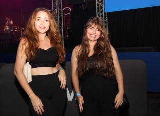 
                    <a style='margin-left: 5px;' class='btn btn-xs btn-social btn-facebook' href='https://www.facebook.com/sharer/sharer.php?u=https://galeramix.s01.web.getmuller.com.br/imagem/a162/800-800-90/conteudo/site_galerias/162/tijufest-2025-zeze-di-camargo-10.jpg' rel='popup' data-width='500' data-height='400'><i class='fa fa-facebook'></i>Compartilhar <span class='hidden-xs'>no Facebook</span>
                </a> 
                <a class='btn btn-default btn-xs' target='_blank' href='imagem/a162/800-800-90/conteudo/site_galerias/162/tijufest-2025-zeze-di-camargo-10.jpg'>
                    <span class='glyphicon glyphicon-cloud-download'></span> Salvar
                </a>
                