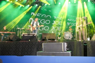 
<a style='margin-left: 5px;' class='btn btn-xs btn-social btn-facebook' href='https://www.facebook.com/sharer/sharer.php?u=https://galeramix.s01.web.getmuller.com.br/imagem/a162/800-800-90/conteudo/site_galerias/162/tijufest-2025-zeze-di-camargo-2.jpg' rel='popup' data-width='500' data-height='400'><i class='fa fa-facebook'></i>Compartilhar <span class='hidden-xs'>no Facebook</span>
</a> 
<a class='btn btn-default btn-xs' target='_blank' href='imagem/a162/800-800-90/conteudo/site_galerias/162/tijufest-2025-zeze-di-camargo-2.jpg'>
<span class='glyphicon glyphicon-cloud-download'></span> Salvar
</a>
