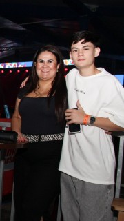 
<a style='margin-left: 5px;' class='btn btn-xs btn-social btn-facebook' href='https://www.facebook.com/sharer/sharer.php?u=https://galeramix.s01.web.getmuller.com.br/imagem/a162/800-800-90/conteudo/site_galerias/162/tijufest-2025-zeze-di-camargo-24.jpg' rel='popup' data-width='500' data-height='400'><i class='fa fa-facebook'></i>Compartilhar <span class='hidden-xs'>no Facebook</span>
</a> 
<a class='btn btn-default btn-xs' target='_blank' href='imagem/a162/800-800-90/conteudo/site_galerias/162/tijufest-2025-zeze-di-camargo-24.jpg'>
<span class='glyphicon glyphicon-cloud-download'></span> Salvar
</a>
