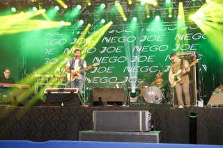 
<a style='margin-left: 5px;' class='btn btn-xs btn-social btn-facebook' href='https://www.facebook.com/sharer/sharer.php?u=https://galeramix.s01.web.getmuller.com.br/imagem/a162/800-800-90/conteudo/site_galerias/162/tijufest-2025-zeze-di-camargo-3.jpg' rel='popup' data-width='500' data-height='400'><i class='fa fa-facebook'></i>Compartilhar <span class='hidden-xs'>no Facebook</span>
</a> 
<a class='btn btn-default btn-xs' target='_blank' href='imagem/a162/800-800-90/conteudo/site_galerias/162/tijufest-2025-zeze-di-camargo-3.jpg'>
<span class='glyphicon glyphicon-cloud-download'></span> Salvar
</a>
