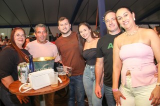 
<a style='margin-left: 5px;' class='btn btn-xs btn-social btn-facebook' href='https://www.facebook.com/sharer/sharer.php?u=https://galeramix.s01.web.getmuller.com.br/imagem/a162/800-800-90/conteudo/site_galerias/162/tijufest-2025-zeze-di-camargo-4.jpg' rel='popup' data-width='500' data-height='400'><i class='fa fa-facebook'></i>Compartilhar <span class='hidden-xs'>no Facebook</span>
</a> 
<a class='btn btn-default btn-xs' target='_blank' href='imagem/a162/800-800-90/conteudo/site_galerias/162/tijufest-2025-zeze-di-camargo-4.jpg'>
<span class='glyphicon glyphicon-cloud-download'></span> Salvar
</a>
