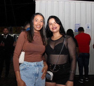 
<a style='margin-left: 5px;' class='btn btn-xs btn-social btn-facebook' href='https://www.facebook.com/sharer/sharer.php?u=https://galeramix.s01.web.getmuller.com.br/imagem/a162/800-800-90/conteudo/site_galerias/162/tijufest-2025-zeze-di-camargo-41.jpg' rel='popup' data-width='500' data-height='400'><i class='fa fa-facebook'></i>Compartilhar <span class='hidden-xs'>no Facebook</span>
</a> 
<a class='btn btn-default btn-xs' target='_blank' href='imagem/a162/800-800-90/conteudo/site_galerias/162/tijufest-2025-zeze-di-camargo-41.jpg'>
<span class='glyphicon glyphicon-cloud-download'></span> Salvar
</a>
