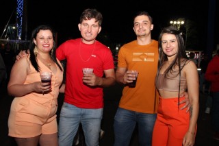 
<a style='margin-left: 5px;' class='btn btn-xs btn-social btn-facebook' href='https://www.facebook.com/sharer/sharer.php?u=https://galeramix.s01.web.getmuller.com.br/imagem/a162/800-800-90/conteudo/site_galerias/162/tijufest-2025-zeze-di-camargo-47.jpg' rel='popup' data-width='500' data-height='400'><i class='fa fa-facebook'></i>Compartilhar <span class='hidden-xs'>no Facebook</span>
</a> 
<a class='btn btn-default btn-xs' target='_blank' href='imagem/a162/800-800-90/conteudo/site_galerias/162/tijufest-2025-zeze-di-camargo-47.jpg'>
<span class='glyphicon glyphicon-cloud-download'></span> Salvar
</a>
