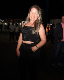 
<a style='margin-left: 5px;' class='btn btn-xs btn-social btn-facebook' href='https://www.facebook.com/sharer/sharer.php?u=https://galeramix.s01.web.getmuller.com.br/imagem/a162/800-800-90/conteudo/site_galerias/162/tijufest-2025-zeze-di-camargo-51.jpg' rel='popup' data-width='500' data-height='400'><i class='fa fa-facebook'></i>Compartilhar <span class='hidden-xs'>no Facebook</span>
</a> 
<a class='btn btn-default btn-xs' target='_blank' href='imagem/a162/800-800-90/conteudo/site_galerias/162/tijufest-2025-zeze-di-camargo-51.jpg'>
<span class='glyphicon glyphicon-cloud-download'></span> Salvar
</a>
