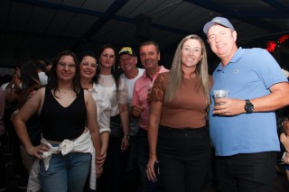 
<a style='margin-left: 5px;' class='btn btn-xs btn-social btn-facebook' href='https://www.facebook.com/sharer/sharer.php?u=https://galeramix.s01.web.getmuller.com.br/imagem/a162/800-800-90/conteudo/site_galerias/162/tijufest-2025-zeze-di-camargo-54.jpg' rel='popup' data-width='500' data-height='400'><i class='fa fa-facebook'></i>Compartilhar <span class='hidden-xs'>no Facebook</span>
</a> 
<a class='btn btn-default btn-xs' target='_blank' href='imagem/a162/800-800-90/conteudo/site_galerias/162/tijufest-2025-zeze-di-camargo-54.jpg'>
<span class='glyphicon glyphicon-cloud-download'></span> Salvar
</a>
