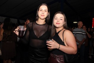 
<a style='margin-left: 5px;' class='btn btn-xs btn-social btn-facebook' href='https://www.facebook.com/sharer/sharer.php?u=https://galeramix.s01.web.getmuller.com.br/imagem/a162/800-800-90/conteudo/site_galerias/162/tijufest-2025-zeze-di-camargo-57.jpg' rel='popup' data-width='500' data-height='400'><i class='fa fa-facebook'></i>Compartilhar <span class='hidden-xs'>no Facebook</span>
</a> 
<a class='btn btn-default btn-xs' target='_blank' href='imagem/a162/800-800-90/conteudo/site_galerias/162/tijufest-2025-zeze-di-camargo-57.jpg'>
<span class='glyphicon glyphicon-cloud-download'></span> Salvar
</a>
