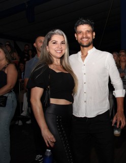 
<a style='margin-left: 5px;' class='btn btn-xs btn-social btn-facebook' href='https://www.facebook.com/sharer/sharer.php?u=https://galeramix.s01.web.getmuller.com.br/imagem/a162/800-800-90/conteudo/site_galerias/162/tijufest-2025-zeze-di-camargo-60.jpg' rel='popup' data-width='500' data-height='400'><i class='fa fa-facebook'></i>Compartilhar <span class='hidden-xs'>no Facebook</span>
</a> 
<a class='btn btn-default btn-xs' target='_blank' href='imagem/a162/800-800-90/conteudo/site_galerias/162/tijufest-2025-zeze-di-camargo-60.jpg'>
<span class='glyphicon glyphicon-cloud-download'></span> Salvar
</a>
