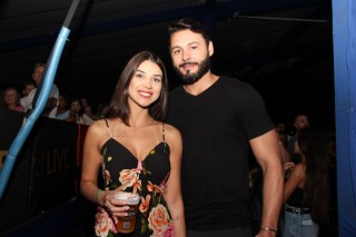 
<a style='margin-left: 5px;' class='btn btn-xs btn-social btn-facebook' href='https://www.facebook.com/sharer/sharer.php?u=https://galeramix.s01.web.getmuller.com.br/imagem/a162/800-800-90/conteudo/site_galerias/162/tijufest-2025-zeze-di-camargo-61.jpg' rel='popup' data-width='500' data-height='400'><i class='fa fa-facebook'></i>Compartilhar <span class='hidden-xs'>no Facebook</span>
</a> 
<a class='btn btn-default btn-xs' target='_blank' href='imagem/a162/800-800-90/conteudo/site_galerias/162/tijufest-2025-zeze-di-camargo-61.jpg'>
<span class='glyphicon glyphicon-cloud-download'></span> Salvar
</a>
