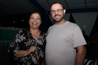 
<a style='margin-left: 5px;' class='btn btn-xs btn-social btn-facebook' href='https://www.facebook.com/sharer/sharer.php?u=https://galeramix.s01.web.getmuller.com.br/imagem/a162/800-800-90/conteudo/site_galerias/162/tijufest-2025-zeze-di-camargo-63.jpg' rel='popup' data-width='500' data-height='400'><i class='fa fa-facebook'></i>Compartilhar <span class='hidden-xs'>no Facebook</span>
</a> 
<a class='btn btn-default btn-xs' target='_blank' href='imagem/a162/800-800-90/conteudo/site_galerias/162/tijufest-2025-zeze-di-camargo-63.jpg'>
<span class='glyphicon glyphicon-cloud-download'></span> Salvar
</a>
