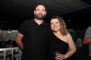 
<a style='margin-left: 5px;' class='btn btn-xs btn-social btn-facebook' href='https://www.facebook.com/sharer/sharer.php?u=https://galeramix.s01.web.getmuller.com.br/imagem/a162/800-800-90/conteudo/site_galerias/162/tijufest-2025-zeze-di-camargo-65.jpg' rel='popup' data-width='500' data-height='400'><i class='fa fa-facebook'></i>Compartilhar <span class='hidden-xs'>no Facebook</span>
</a> 
<a class='btn btn-default btn-xs' target='_blank' href='imagem/a162/800-800-90/conteudo/site_galerias/162/tijufest-2025-zeze-di-camargo-65.jpg'>
<span class='glyphicon glyphicon-cloud-download'></span> Salvar
</a>
