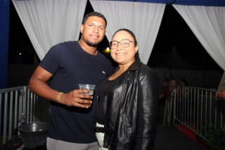 
<a style='margin-left: 5px;' class='btn btn-xs btn-social btn-facebook' href='https://www.facebook.com/sharer/sharer.php?u=https://galeramix.s01.web.getmuller.com.br/imagem/a162/800-800-90/conteudo/site_galerias/162/tijufest-2025-zeze-di-camargo-69.jpg' rel='popup' data-width='500' data-height='400'><i class='fa fa-facebook'></i>Compartilhar <span class='hidden-xs'>no Facebook</span>
</a> 
<a class='btn btn-default btn-xs' target='_blank' href='imagem/a162/800-800-90/conteudo/site_galerias/162/tijufest-2025-zeze-di-camargo-69.jpg'>
<span class='glyphicon glyphicon-cloud-download'></span> Salvar
</a>
