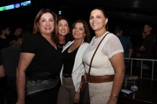 
<a style='margin-left: 5px;' class='btn btn-xs btn-social btn-facebook' href='https://www.facebook.com/sharer/sharer.php?u=https://galeramix.s01.web.getmuller.com.br/imagem/a162/800-800-90/conteudo/site_galerias/162/tijufest-2025-zeze-di-camargo-70.jpg' rel='popup' data-width='500' data-height='400'><i class='fa fa-facebook'></i>Compartilhar <span class='hidden-xs'>no Facebook</span>
</a> 
<a class='btn btn-default btn-xs' target='_blank' href='imagem/a162/800-800-90/conteudo/site_galerias/162/tijufest-2025-zeze-di-camargo-70.jpg'>
<span class='glyphicon glyphicon-cloud-download'></span> Salvar
</a>
