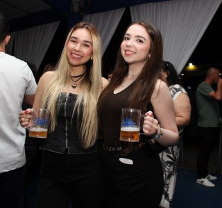 
<a style='margin-left: 5px;' class='btn btn-xs btn-social btn-facebook' href='https://www.facebook.com/sharer/sharer.php?u=https://galeramix.s01.web.getmuller.com.br/imagem/a162/800-800-90/conteudo/site_galerias/162/tijufest-2025-zeze-di-camargo-71.jpg' rel='popup' data-width='500' data-height='400'><i class='fa fa-facebook'></i>Compartilhar <span class='hidden-xs'>no Facebook</span>
</a> 
<a class='btn btn-default btn-xs' target='_blank' href='imagem/a162/800-800-90/conteudo/site_galerias/162/tijufest-2025-zeze-di-camargo-71.jpg'>
<span class='glyphicon glyphicon-cloud-download'></span> Salvar
</a>
