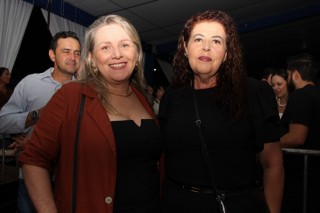 
<a style='margin-left: 5px;' class='btn btn-xs btn-social btn-facebook' href='https://www.facebook.com/sharer/sharer.php?u=https://galeramix.s01.web.getmuller.com.br/imagem/a162/800-800-90/conteudo/site_galerias/162/tijufest-2025-zeze-di-camargo-80.jpg' rel='popup' data-width='500' data-height='400'><i class='fa fa-facebook'></i>Compartilhar <span class='hidden-xs'>no Facebook</span>
</a> 
<a class='btn btn-default btn-xs' target='_blank' href='imagem/a162/800-800-90/conteudo/site_galerias/162/tijufest-2025-zeze-di-camargo-80.jpg'>
<span class='glyphicon glyphicon-cloud-download'></span> Salvar
</a>
