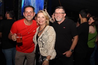 
<a style='margin-left: 5px;' class='btn btn-xs btn-social btn-facebook' href='https://www.facebook.com/sharer/sharer.php?u=https://galeramix.s01.web.getmuller.com.br/imagem/a162/800-800-90/conteudo/site_galerias/162/tijufest-2025-zeze-di-camargo-82.jpg' rel='popup' data-width='500' data-height='400'><i class='fa fa-facebook'></i>Compartilhar <span class='hidden-xs'>no Facebook</span>
</a> 
<a class='btn btn-default btn-xs' target='_blank' href='imagem/a162/800-800-90/conteudo/site_galerias/162/tijufest-2025-zeze-di-camargo-82.jpg'>
<span class='glyphicon glyphicon-cloud-download'></span> Salvar
</a>
