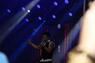 
<a style='margin-left: 5px;' class='btn btn-xs btn-social btn-facebook' href='https://www.facebook.com/sharer/sharer.php?u=https://galeramix.s01.web.getmuller.com.br/imagem/a162/800-800-90/conteudo/site_galerias/162/tijufest-2025-zeze-di-camargo-84.jpg' rel='popup' data-width='500' data-height='400'><i class='fa fa-facebook'></i>Compartilhar <span class='hidden-xs'>no Facebook</span>
</a> 
<a class='btn btn-default btn-xs' target='_blank' href='imagem/a162/800-800-90/conteudo/site_galerias/162/tijufest-2025-zeze-di-camargo-84.jpg'>
<span class='glyphicon glyphicon-cloud-download'></span> Salvar
</a>
