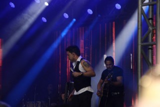 
<a style='margin-left: 5px;' class='btn btn-xs btn-social btn-facebook' href='https://www.facebook.com/sharer/sharer.php?u=https://galeramix.s01.web.getmuller.com.br/imagem/a162/800-800-90/conteudo/site_galerias/162/tijufest-2025-zeze-di-camargo-85.jpg' rel='popup' data-width='500' data-height='400'><i class='fa fa-facebook'></i>Compartilhar <span class='hidden-xs'>no Facebook</span>
</a> 
<a class='btn btn-default btn-xs' target='_blank' href='imagem/a162/800-800-90/conteudo/site_galerias/162/tijufest-2025-zeze-di-camargo-85.jpg'>
<span class='glyphicon glyphicon-cloud-download'></span> Salvar
</a>
