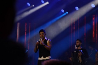 
<a style='margin-left: 5px;' class='btn btn-xs btn-social btn-facebook' href='https://www.facebook.com/sharer/sharer.php?u=https://galeramix.s01.web.getmuller.com.br/imagem/a162/800-800-90/conteudo/site_galerias/162/tijufest-2025-zeze-di-camargo-86.jpg' rel='popup' data-width='500' data-height='400'><i class='fa fa-facebook'></i>Compartilhar <span class='hidden-xs'>no Facebook</span>
</a> 
<a class='btn btn-default btn-xs' target='_blank' href='imagem/a162/800-800-90/conteudo/site_galerias/162/tijufest-2025-zeze-di-camargo-86.jpg'>
<span class='glyphicon glyphicon-cloud-download'></span> Salvar
</a>
