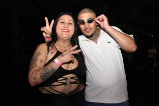 
<a style='margin-left: 5px;' class='btn btn-xs btn-social btn-facebook' href='https://www.facebook.com/sharer/sharer.php?u=https://galeramix.s01.web.getmuller.com.br/imagem/a162/800-800-90/conteudo/site_galerias/162/tijufest-2025-zeze-di-camargo-9.jpg' rel='popup' data-width='500' data-height='400'><i class='fa fa-facebook'></i>Compartilhar <span class='hidden-xs'>no Facebook</span>
</a> 
<a class='btn btn-default btn-xs' target='_blank' href='imagem/a162/800-800-90/conteudo/site_galerias/162/tijufest-2025-zeze-di-camargo-9.jpg'>
<span class='glyphicon glyphicon-cloud-download'></span> Salvar
</a>
