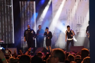 
<a style='margin-left: 5px;' class='btn btn-xs btn-social btn-facebook' href='https://www.facebook.com/sharer/sharer.php?u=https://galeramix.s01.web.getmuller.com.br/imagem/a162/800-800-90/conteudo/site_galerias/162/tijufest-2025-zeze-di-camargo-92.jpg' rel='popup' data-width='500' data-height='400'><i class='fa fa-facebook'></i>Compartilhar <span class='hidden-xs'>no Facebook</span>
</a> 
<a class='btn btn-default btn-xs' target='_blank' href='imagem/a162/800-800-90/conteudo/site_galerias/162/tijufest-2025-zeze-di-camargo-92.jpg'>
<span class='glyphicon glyphicon-cloud-download'></span> Salvar
</a>
