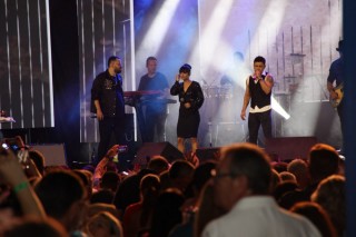 
<a style='margin-left: 5px;' class='btn btn-xs btn-social btn-facebook' href='https://www.facebook.com/sharer/sharer.php?u=https://galeramix.s01.web.getmuller.com.br/imagem/a162/800-800-90/conteudo/site_galerias/162/tijufest-2025-zeze-di-camargo-93.jpg' rel='popup' data-width='500' data-height='400'><i class='fa fa-facebook'></i>Compartilhar <span class='hidden-xs'>no Facebook</span>
</a> 
<a class='btn btn-default btn-xs' target='_blank' href='imagem/a162/800-800-90/conteudo/site_galerias/162/tijufest-2025-zeze-di-camargo-93.jpg'>
<span class='glyphicon glyphicon-cloud-download'></span> Salvar
</a>
