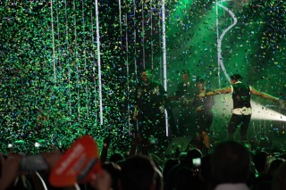 
<a style='margin-left: 5px;' class='btn btn-xs btn-social btn-facebook' href='https://www.facebook.com/sharer/sharer.php?u=https://galeramix.s01.web.getmuller.com.br/imagem/a162/800-800-90/conteudo/site_galerias/162/tijufest-2025-zeze-di-camargo-95.jpg' rel='popup' data-width='500' data-height='400'><i class='fa fa-facebook'></i>Compartilhar <span class='hidden-xs'>no Facebook</span>
</a> 
<a class='btn btn-default btn-xs' target='_blank' href='imagem/a162/800-800-90/conteudo/site_galerias/162/tijufest-2025-zeze-di-camargo-95.jpg'>
<span class='glyphicon glyphicon-cloud-download'></span> Salvar
</a>
