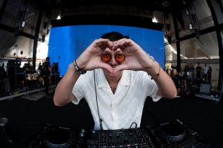 
    <a style='margin-left: 5px;' class='btn btn-xs btn-social btn-facebook' href='https://www.facebook.com/sharer/sharer.php?u=https://galeramix.s01.web.getmuller.com.br/imagem/a163/800-800-90/conteudo/site_galerias/163/18-cpstelaco-jr-sco-galeramix-4.jpg' rel='popup' data-width='500' data-height='400'><i class='fa fa-facebook'></i>Compartilhar <span class='hidden-xs'>no Facebook</span>
</a> 
<a class='btn btn-default btn-xs' target='_blank' href='imagem/a163/800-800-90/conteudo/site_galerias/163/18-cpstelaco-jr-sco-galeramix-4.jpg'>
    <span class='glyphicon glyphicon-cloud-download'></span> Salvar
</a>
