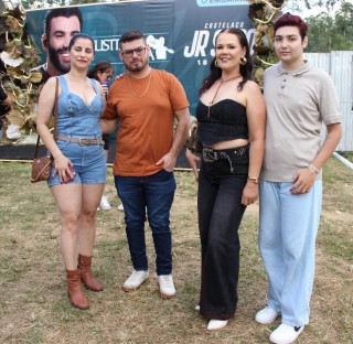 
<a style='margin-left: 5px;' class='btn btn-xs btn-social btn-facebook' href='https://www.facebook.com/sharer/sharer.php?u=https://galeramix.s01.web.getmuller.com.br/imagem/a163/800-800-90/conteudo/site_galerias/163/gustavo-lima-costelaco-junior-seco-galeramix-10.jpg' rel='popup' data-width='500' data-height='400'><i class='fa fa-facebook'></i>Compartilhar <span class='hidden-xs'>no Facebook</span>
</a> 
<a class='btn btn-default btn-xs' target='_blank' href='imagem/a163/800-800-90/conteudo/site_galerias/163/gustavo-lima-costelaco-junior-seco-galeramix-10.jpg'>
<span class='glyphicon glyphicon-cloud-download'></span> Salvar
</a>
