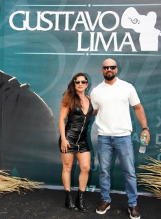 
<a style='margin-left: 5px;' class='btn btn-xs btn-social btn-facebook' href='https://www.facebook.com/sharer/sharer.php?u=https://galeramix.s01.web.getmuller.com.br/imagem/a163/800-800-90/conteudo/site_galerias/163/gustavo-lima-costelaco-junior-seco-galeramix-107.jpg' rel='popup' data-width='500' data-height='400'><i class='fa fa-facebook'></i>Compartilhar <span class='hidden-xs'>no Facebook</span>
</a> 
<a class='btn btn-default btn-xs' target='_blank' href='imagem/a163/800-800-90/conteudo/site_galerias/163/gustavo-lima-costelaco-junior-seco-galeramix-107.jpg'>
<span class='glyphicon glyphicon-cloud-download'></span> Salvar
</a>
