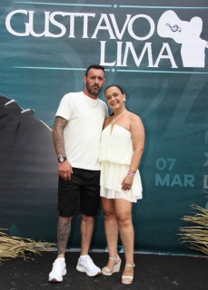 
<a style='margin-left: 5px;' class='btn btn-xs btn-social btn-facebook' href='https://www.facebook.com/sharer/sharer.php?u=https://galeramix.s01.web.getmuller.com.br/imagem/a163/800-800-90/conteudo/site_galerias/163/gustavo-lima-costelaco-junior-seco-galeramix-12.jpg' rel='popup' data-width='500' data-height='400'><i class='fa fa-facebook'></i>Compartilhar <span class='hidden-xs'>no Facebook</span>
</a> 
<a class='btn btn-default btn-xs' target='_blank' href='imagem/a163/800-800-90/conteudo/site_galerias/163/gustavo-lima-costelaco-junior-seco-galeramix-12.jpg'>
<span class='glyphicon glyphicon-cloud-download'></span> Salvar
</a>
