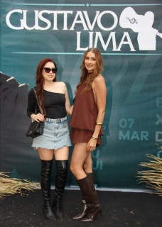 
<a style='margin-left: 5px;' class='btn btn-xs btn-social btn-facebook' href='https://www.facebook.com/sharer/sharer.php?u=https://galeramix.s01.web.getmuller.com.br/imagem/a163/800-800-90/conteudo/site_galerias/163/gustavo-lima-costelaco-junior-seco-galeramix-121.jpg' rel='popup' data-width='500' data-height='400'><i class='fa fa-facebook'></i>Compartilhar <span class='hidden-xs'>no Facebook</span>
</a> 
<a class='btn btn-default btn-xs' target='_blank' href='imagem/a163/800-800-90/conteudo/site_galerias/163/gustavo-lima-costelaco-junior-seco-galeramix-121.jpg'>
<span class='glyphicon glyphicon-cloud-download'></span> Salvar
</a>
